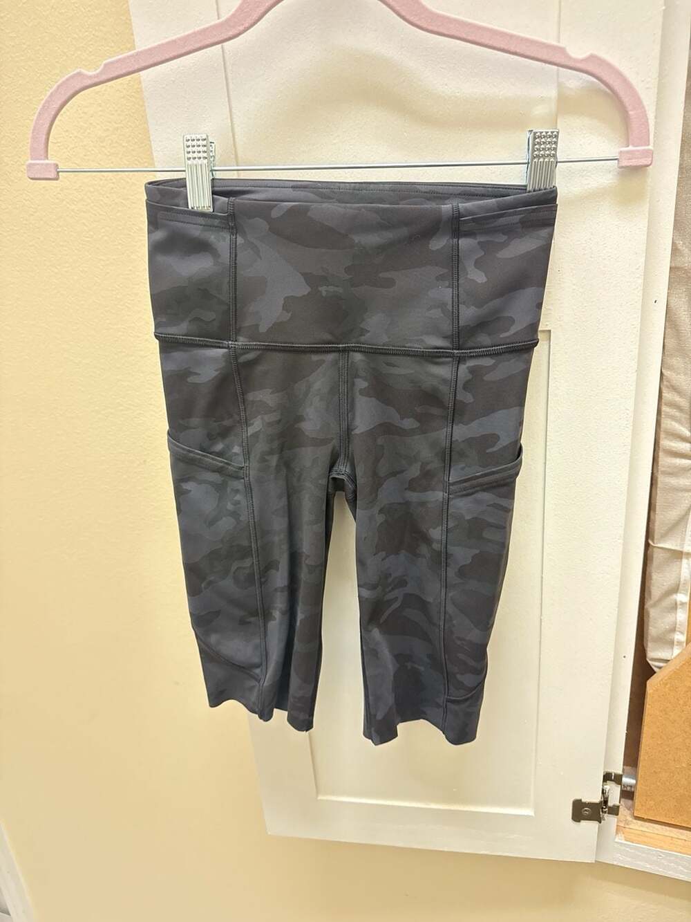 Lululemon Fast and Free High-Rise Short 10" Pockets  Camo Deep Coal Size 2